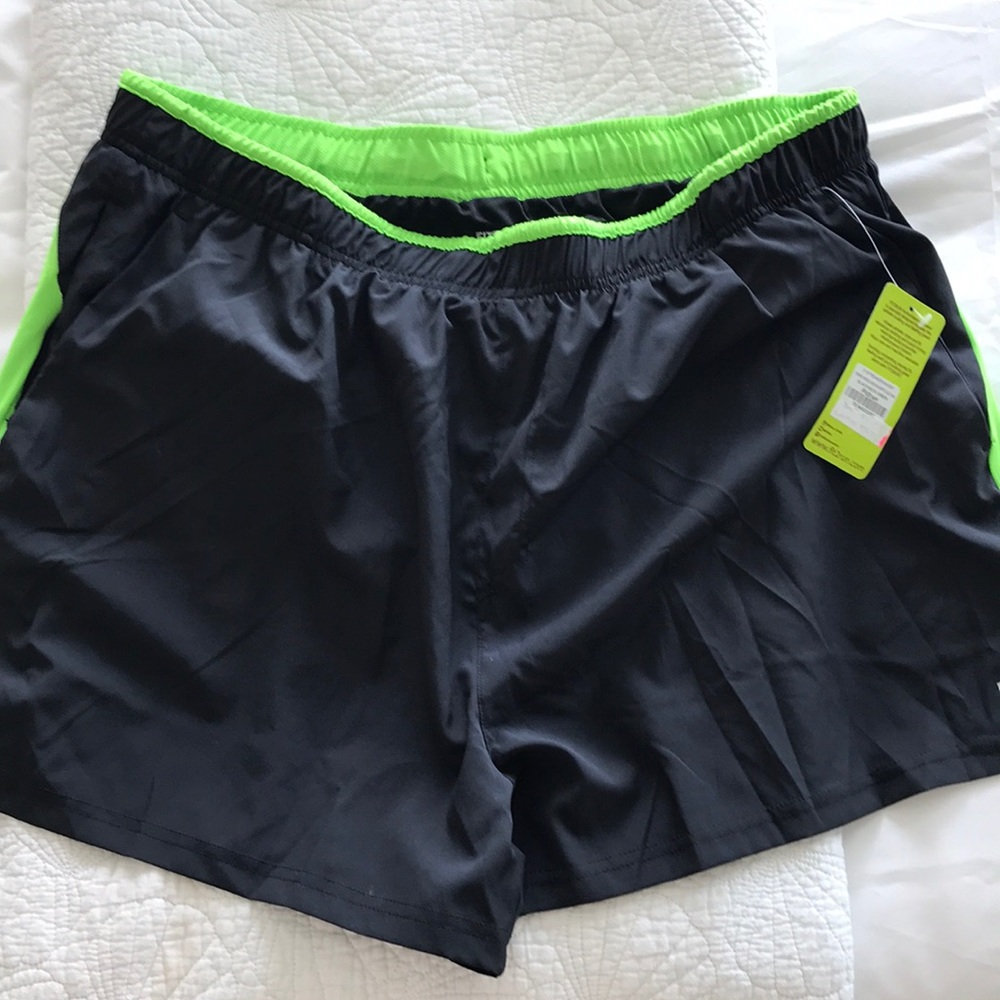 Fit2Run / sold in Nike 3 inch short black new XXL